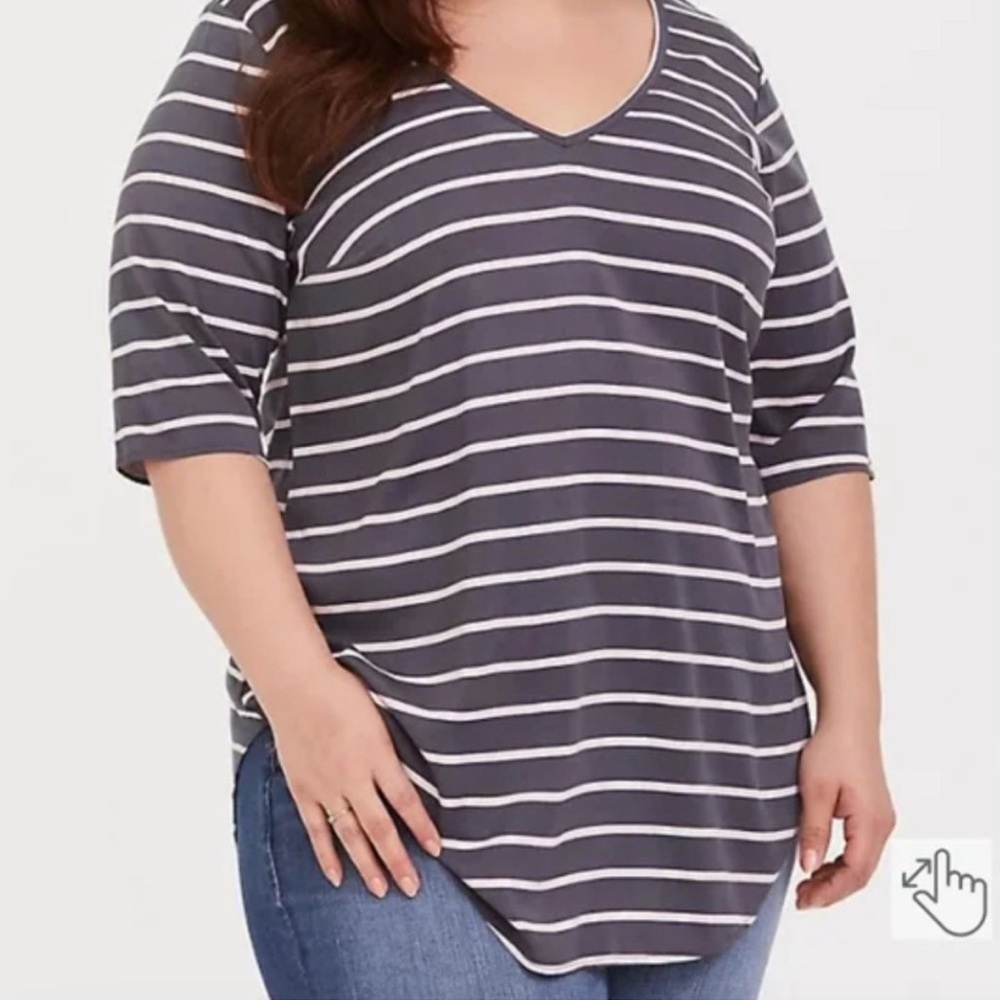Torrid gray and blush pink striped v-neck tee shirt 3/4 sleeves EUC